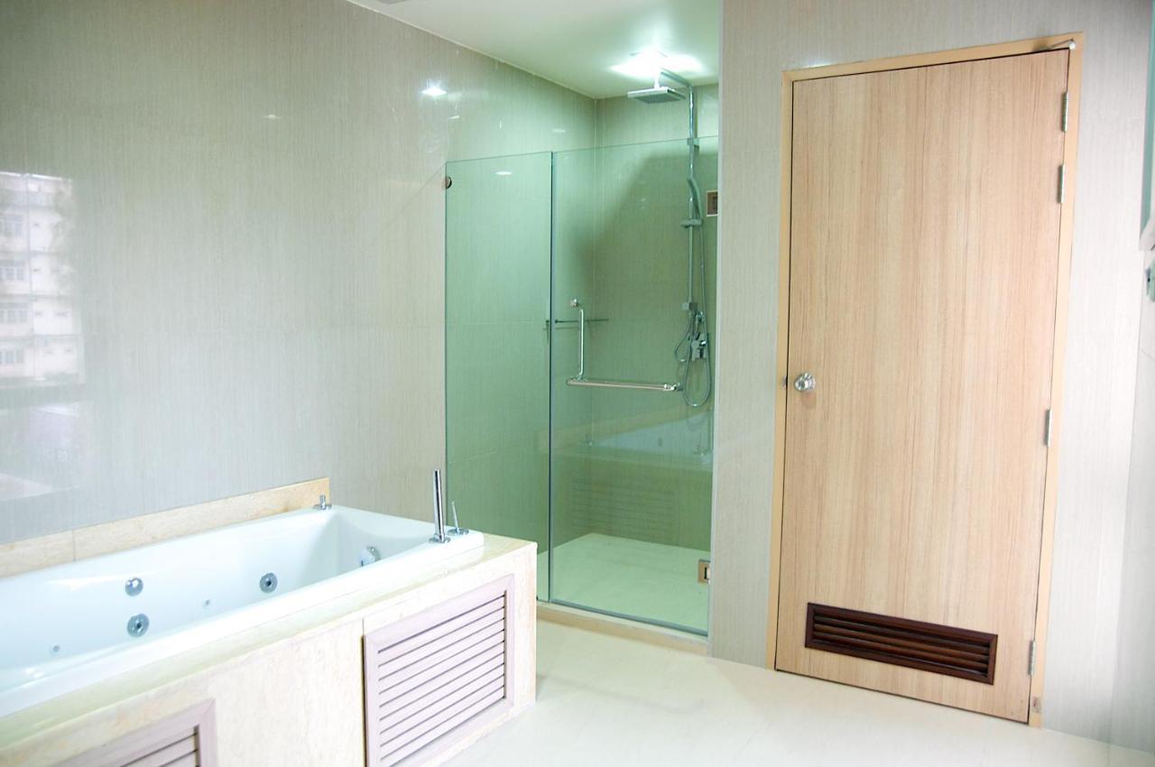 Jolly Suites&Spa Petkasem Ban Nong Khaem  Exterior foto